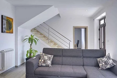 Ferienhaus mit Pool und Klimaanlage