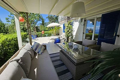 Ferienwohnung mit Terrasse und Meerblick