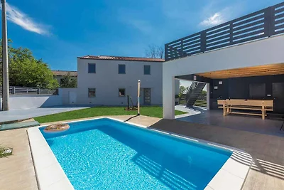 Villa mit Pool und Klimaanlage