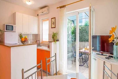 Ferienwohnung mit schöner Terrasse, in der Nä