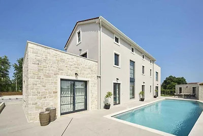 Villa mit Pool, nur wenige Minuten von Poreč