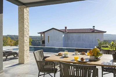 Ferienhaus Villa mit Pool und Grill
