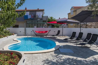 Ferienwohnung mit Balkon und Pool