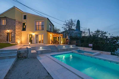 Villa mit Pool und Klimanlage