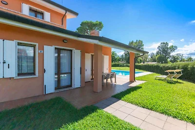 Villa mit Klimaanlage, Garten und Pool
