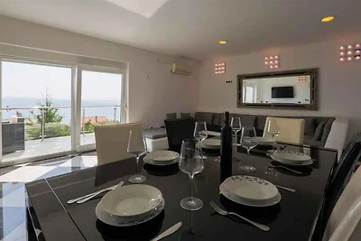 Villa mit Pool und Klimaanlage