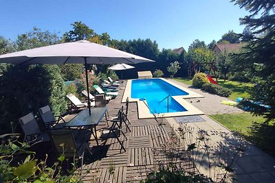 Ferienwohnung mit Pool und Spielplatz