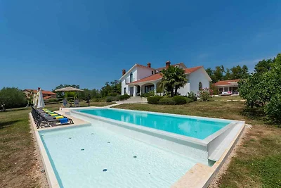 Villa mit Terrasse, Klima und Pool