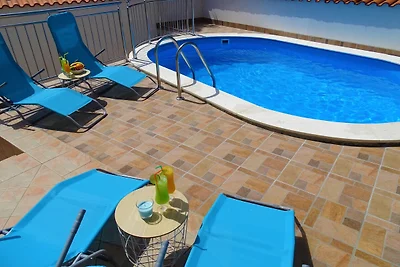 Ferienwohnung Mit Meerblick und Pool