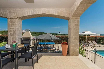 Villa mit Pool und Klimaanlage