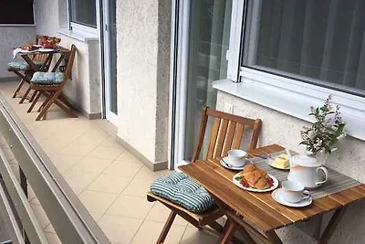 Ferienwohnung mit Klimaanlage, Balkon und Gar