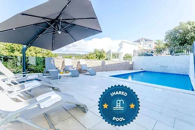 Ferienwohnung mit Aussenpool und Meerblick