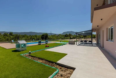Ferienhaus mit Pool und Klimaanlage