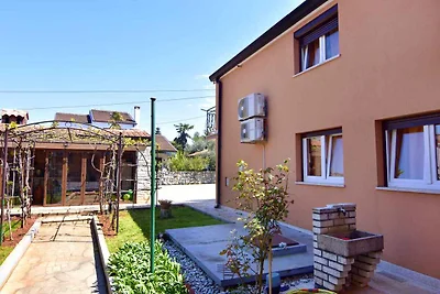 Ferienwohnung mit Garten in der Nähe des