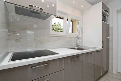 Ferienwohnung modern eingerichtet nur 300 m v
