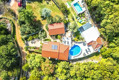 Villa mit Pool und Klimaanlage