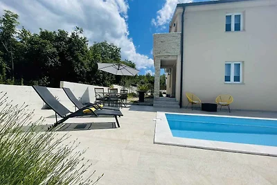 Ferienwohnung mit gemeinsamen Pool ruhig