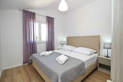 Ferienwohnung modern eingerichtet nur 300 m v