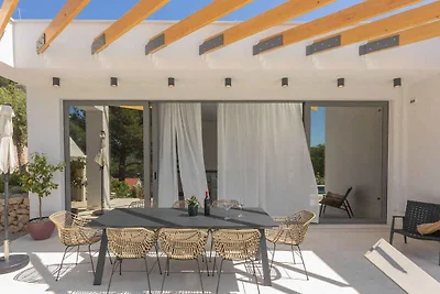 Moderne Ferienvilla Sullago mit Seeblick und 