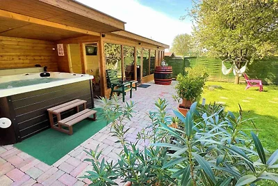 Ferienhaus mit liebevoller Einrichtung, Whirl