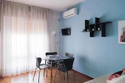 Ferienwohnung mit Balkon, nur 150m vom Meer
