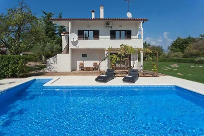 Ferienwohnung mit privatem Pool und Garten