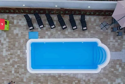 Villa mit Pool und Klimaanlage