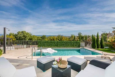 Ferienwohnung mit privatem Pool und Meerblick