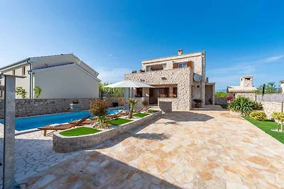 Villa mit Pool, Whirlpool und Sauna