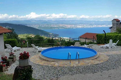 Ferienhaus mit Meerblick und Pool
