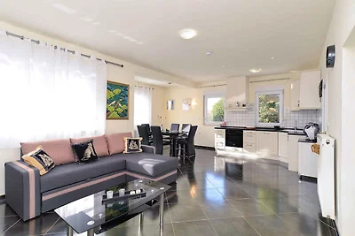 Ferienwohnung mit Klimaanlage und Terrasse