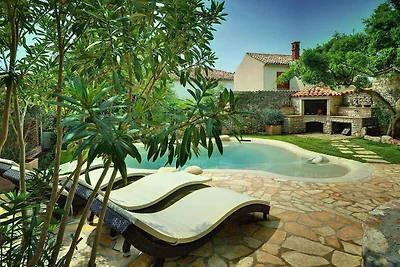 Villa mit Pool und Klimaanlage