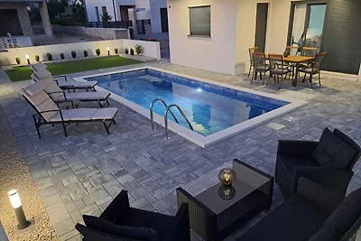 Ferienhaus mit Pool-Anlage und Klimaanlage