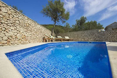 Ferienhaus mit Pool und Grill