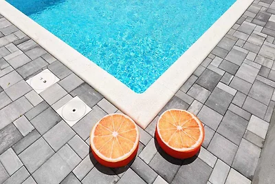 Ferienwohnung mit Pool und Meerblick