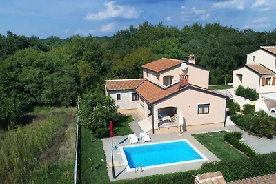 Villa mit Pool und Klimaanlage