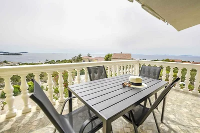 Gemütliche Ferienwohnung Josipa mit Meerblick