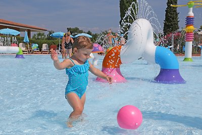 Mobilehome mit Pool und eigenem Garten