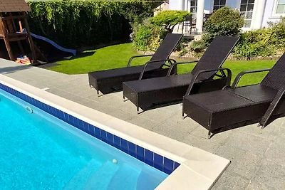 Ferienhaus mit Pool und Internet 400m zum