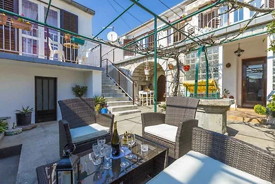 Ferienhaus mit Balkon und Klimaanlage