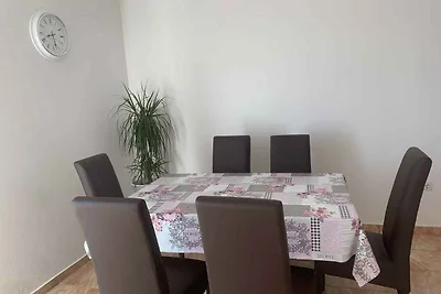 Ferienwohnung mit Pool und Meerblick