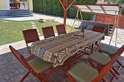 Ferienhaus mit Terrasse, Pool und Klimaanlage