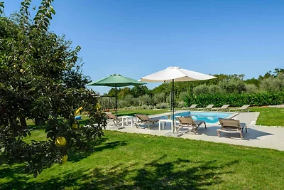 Villa mit Pool und Klimaanlage