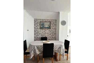 Ferienwohnung mit Aussenpool und Balkon