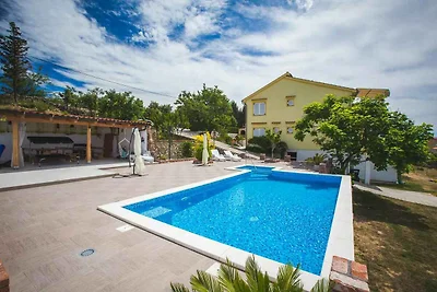 Modernes Apartment mit zwei Schlafzimmern Lid