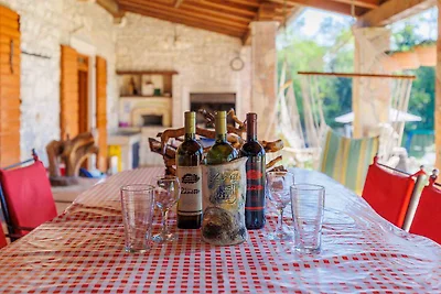 Villa mit Swimmingpool, Sauna und Innenpool