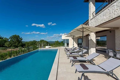 Villa mit Klimaanlage und Pool