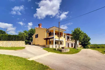 Ferienhaus mit Pool und Klimaanlage