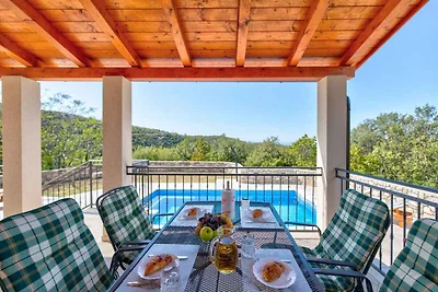Ferienhaus mit Pool und Klimaanlage