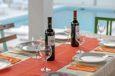 Ferienhaus mit Aussenpool, 50 m vom Meer